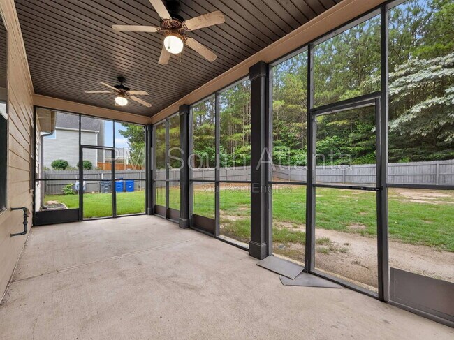 Building Photo - 305 Legends Dr