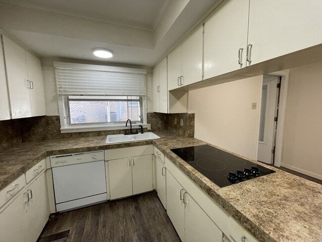 Building Photo - 2704 Charlotte St