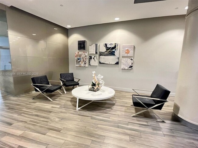 Building Photo - 1750 N Bayshore Dr