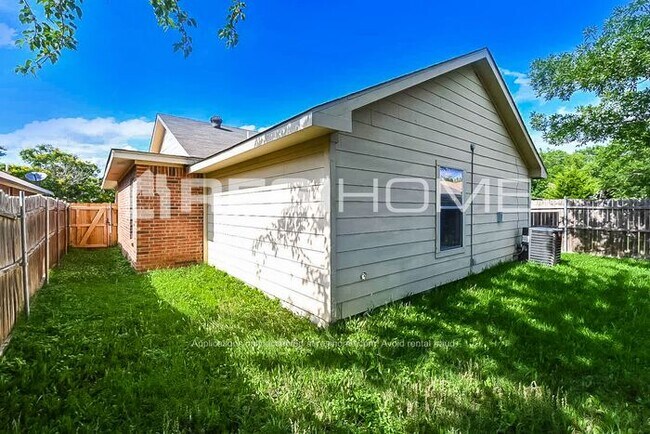 Building Photo - 9740 Stonewood Dr
