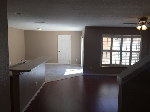 Building Photo - Avalon Park: 3 Bedroom, 2.5 Bath, 2 Car Garage Townhome
