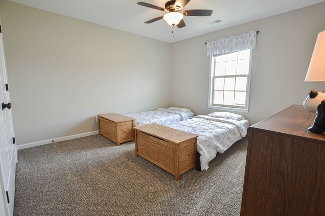 Building Photo - Pet Friendly Four Bedroom!