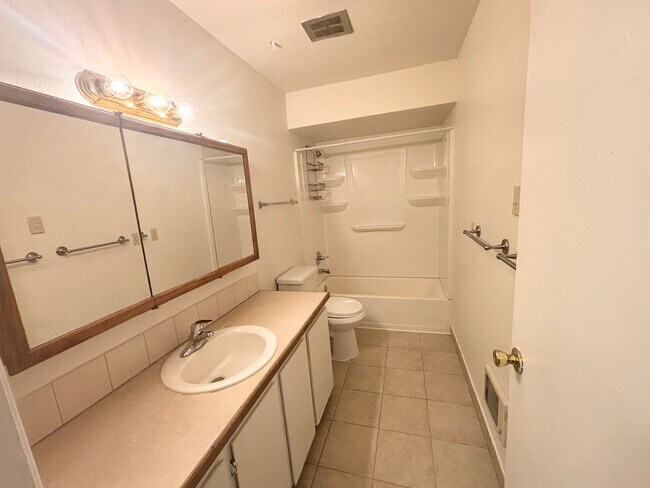 Building Photo - TV1232* - A