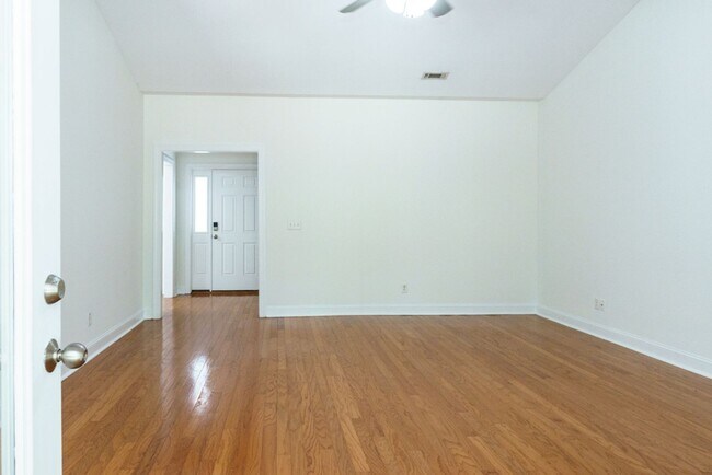 Building Photo - 49 Thomas Sumter St
