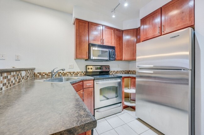 Building Photo - Cozy contemporary condo offers tranquility and convenience close to Columbia City.