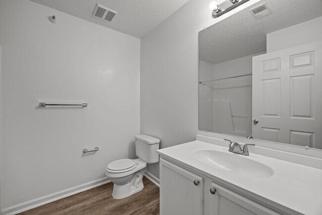 Building Photo - Two Bedroom Apartment