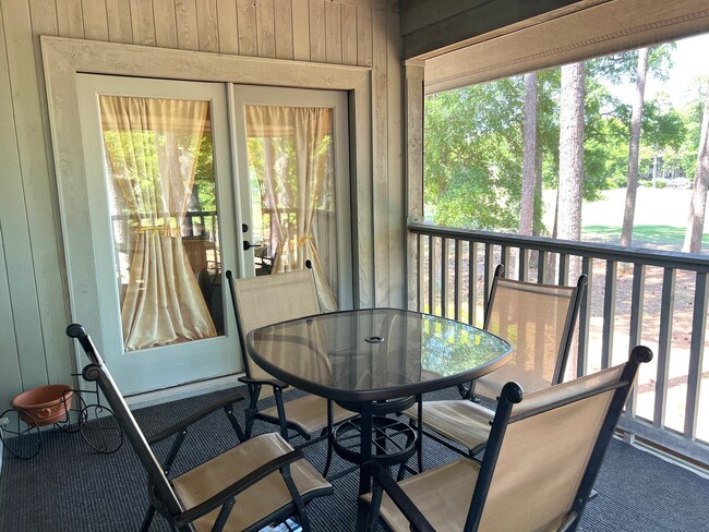 Building Photo - Furnished 2 Bedroom, 2 Bath, 2nd Floor Con...