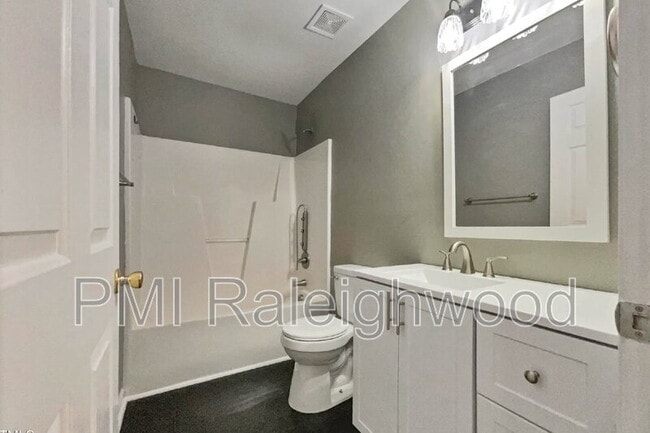 Building Photo - 414 Longfellow St