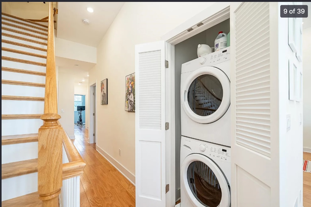 Building Photo - 209 Hutton St