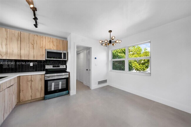 Building Photo - 5195 NE 18th Ave