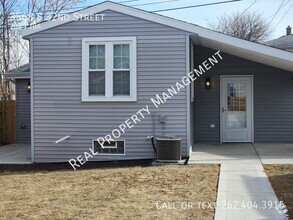 Building Photo - Beautiful 2 Bedroom Single Family Home