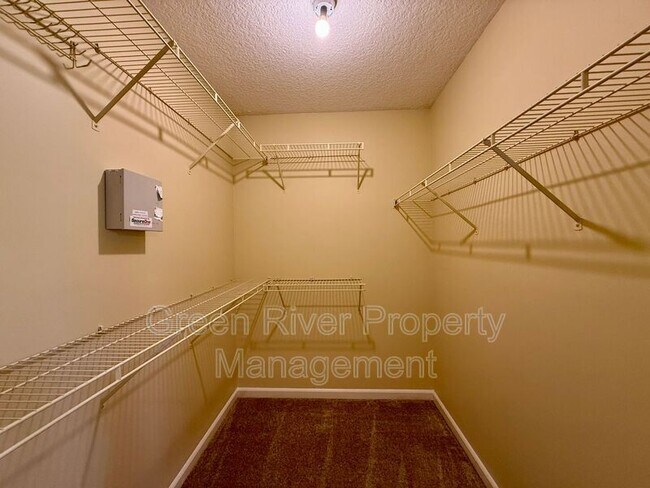 Building Photo - 8716 Canopy Oaks Dr