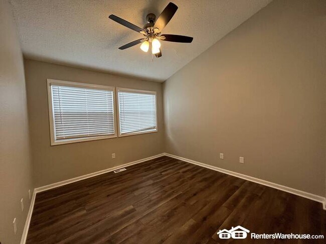 Building Photo - Fully Updated 3 Bedroom Condo in Universit...