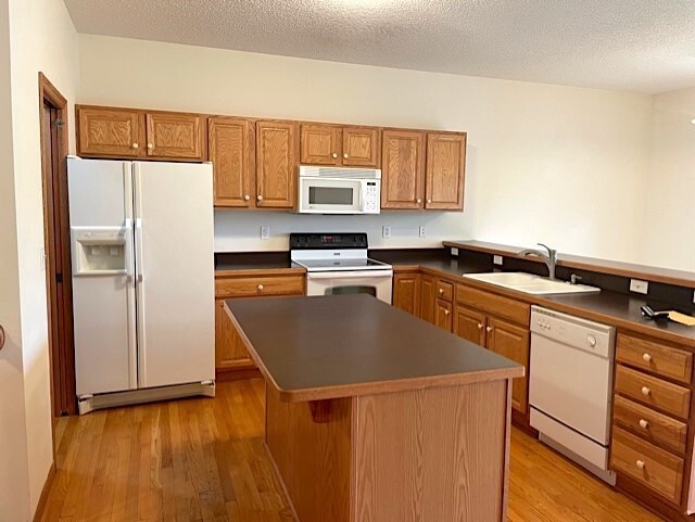 Building Photo - 707 E 7th St