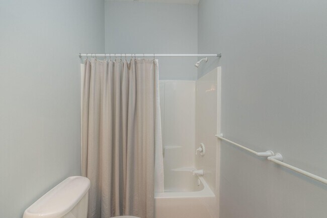 Building Photo - 3169 Glenview Dr