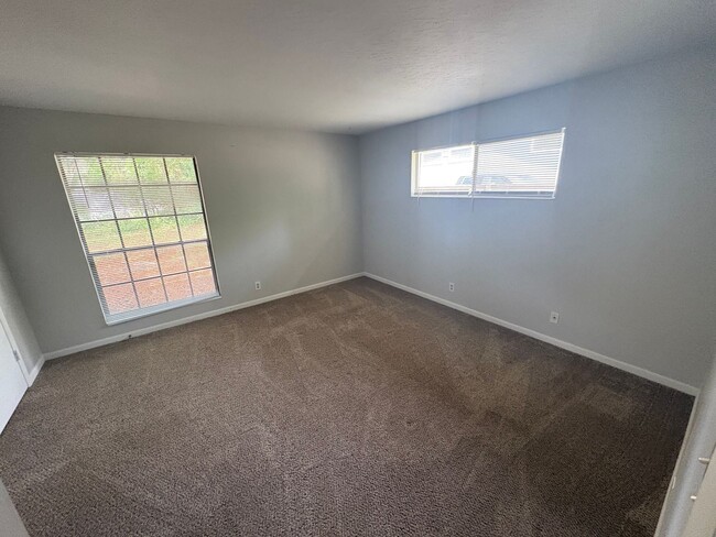 Building Photo - 12723 Longivew Dr W