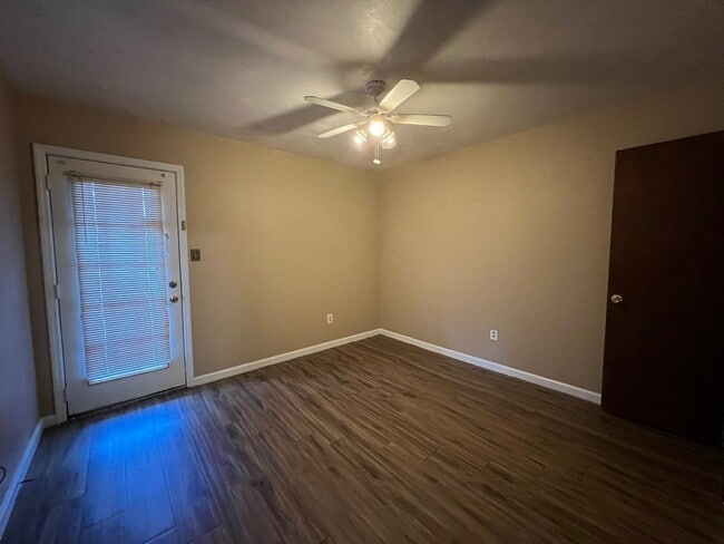 Building Photo - 2652 Millbank Dr