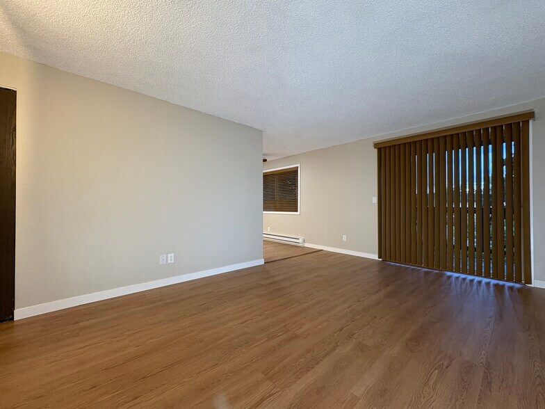 Living - 22819 15th Ave SE