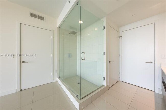 Building Photo - 460 NE 28th St