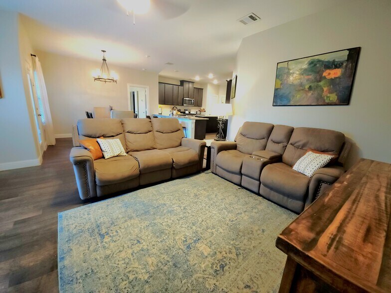 Building Photo - 3012 Denver Ave