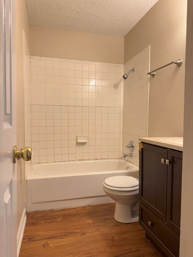 Building Photo - 104 Meadow Hill