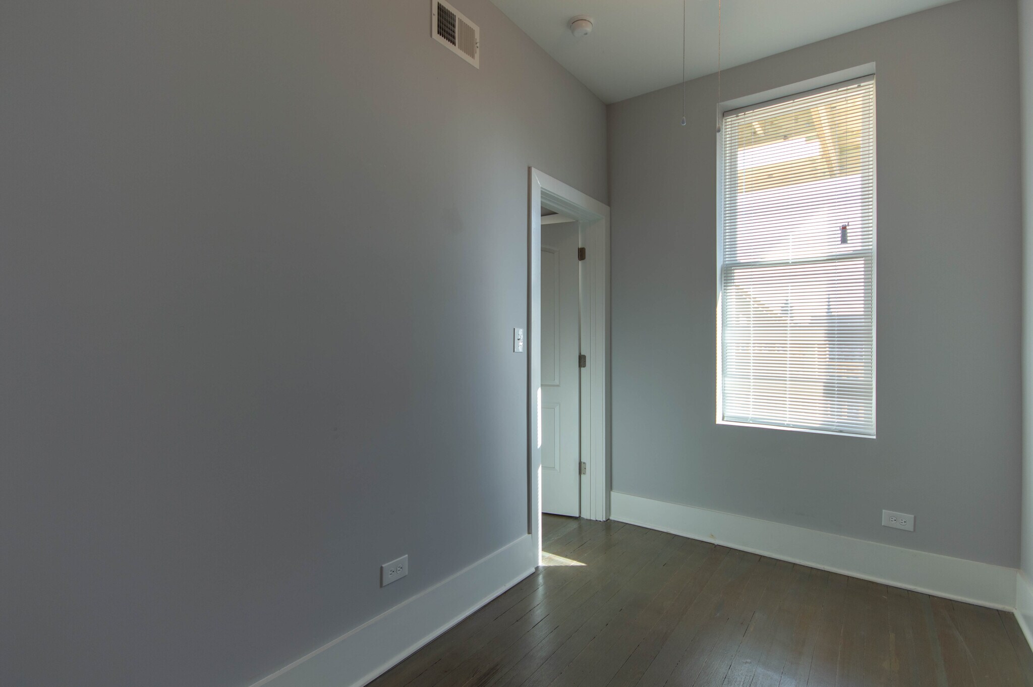 Building Photo - 2117 W 18th St