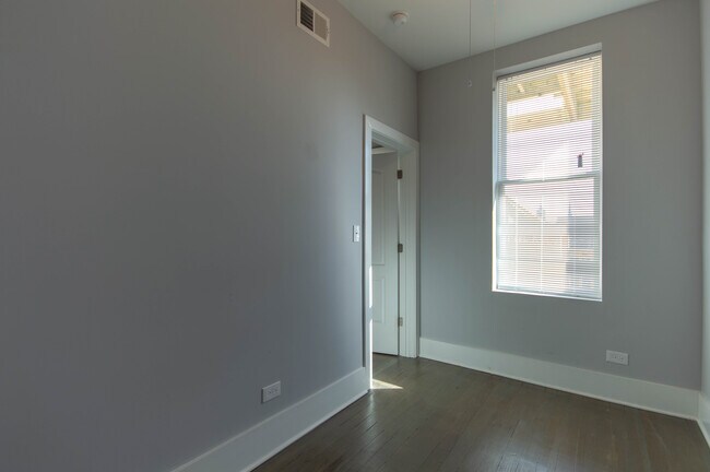 Building Photo - 2117 W 18th St