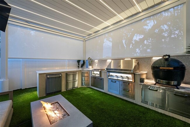 Building Photo - 3624 S Gardenia Ave