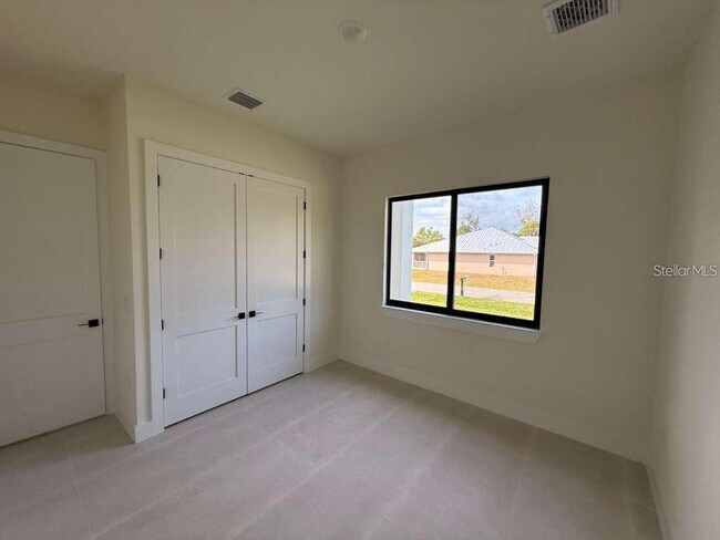 Building Photo - 10426 Live Oak Rd