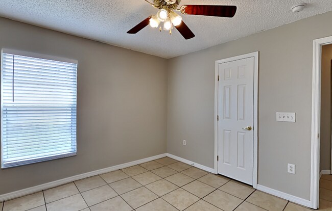 Building Photo - 817 Highland Crest Loop