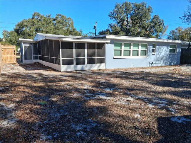 Building Photo - 4104 W Lawn Ave