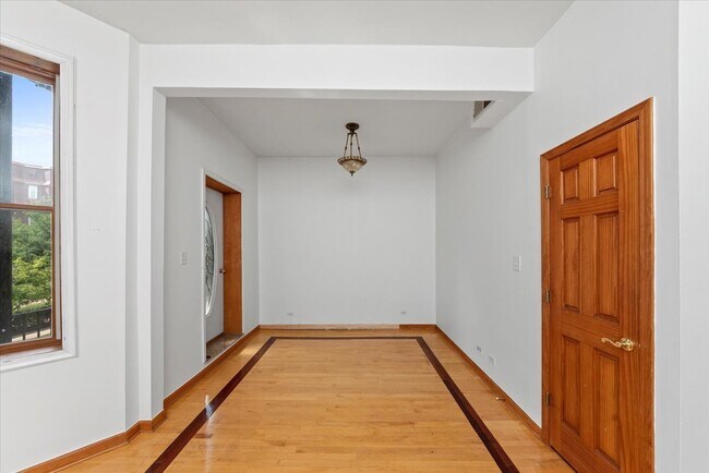 Building Photo - 1707 N Fairfield Ave