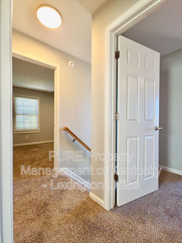 Building Photo - 2564 Rockaway Pl