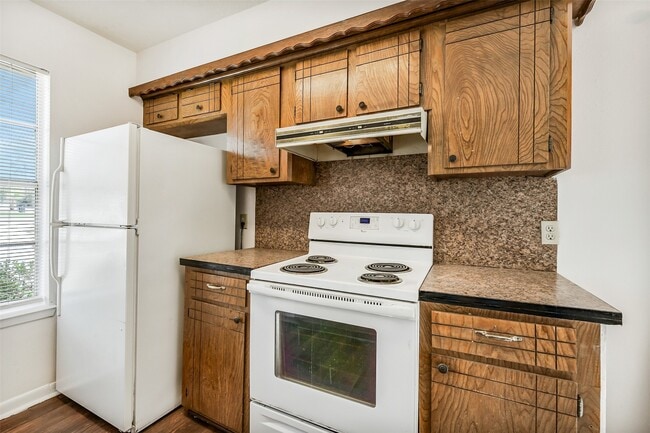 Building Photo - 217 Lazy Ln