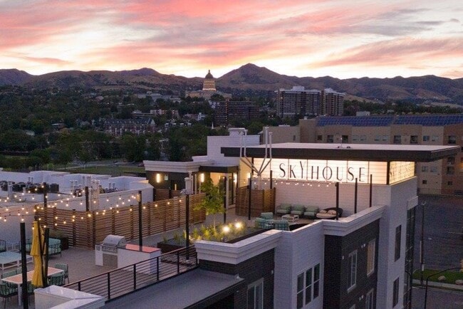 Building Photo - Skyhouse