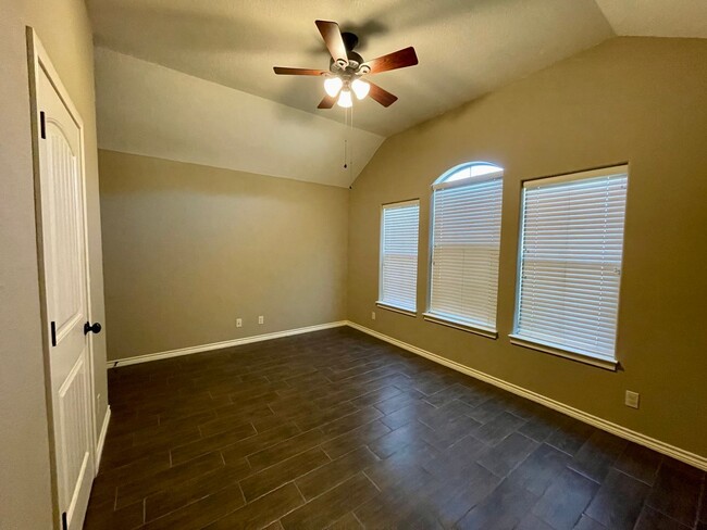 Building Photo - 5690 Nicole Ln