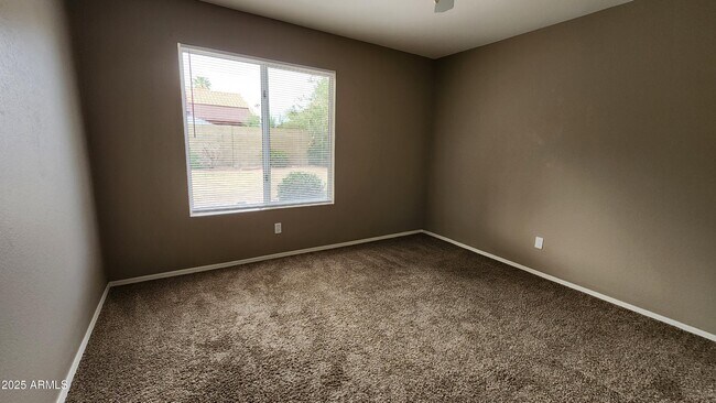 Building Photo - 6126 W Paradise Ln
