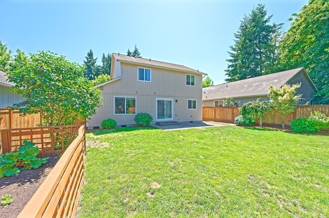 Building Photo - 4 Bedroom Home