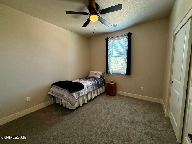 Building Photo - 452 Blackbird Ln