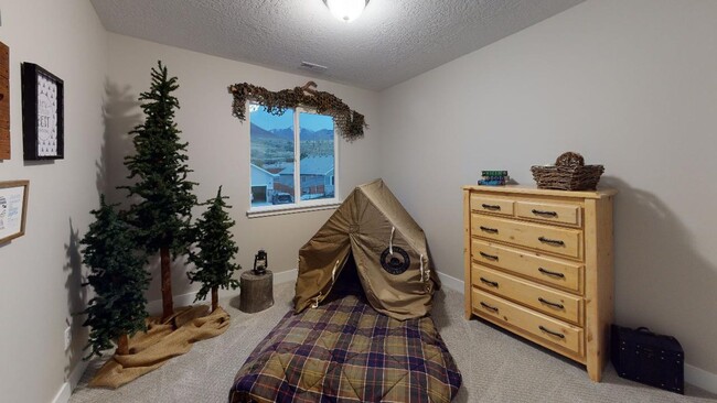 Building Photo - Don't Miss This Former Model Home Rental