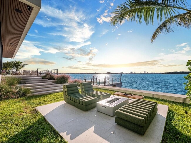 Building Photo - 11400 N Bayshore Dr