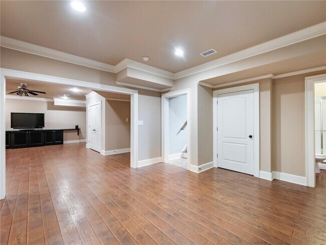 Building Photo - 5831 Choctaw Ln