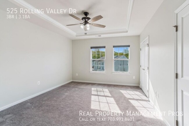 Building Photo - 525 Rolling Valley Dr
