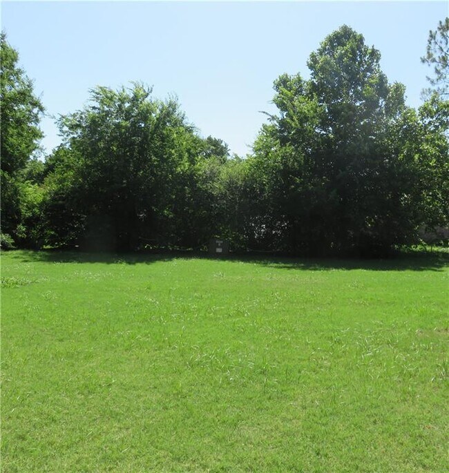 Building Photo - 375 Triad Village Dr