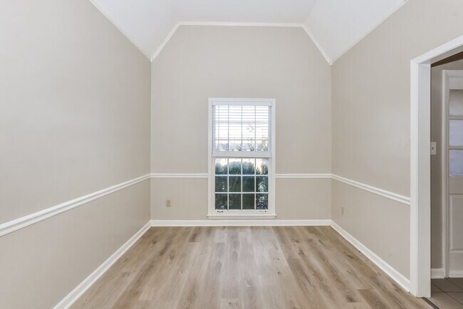 Building Photo - 951 Cully Rd