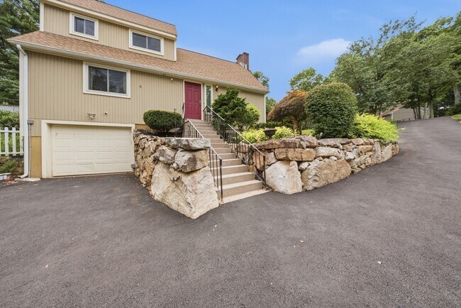 Building Photo - 7 Sherborne Cir