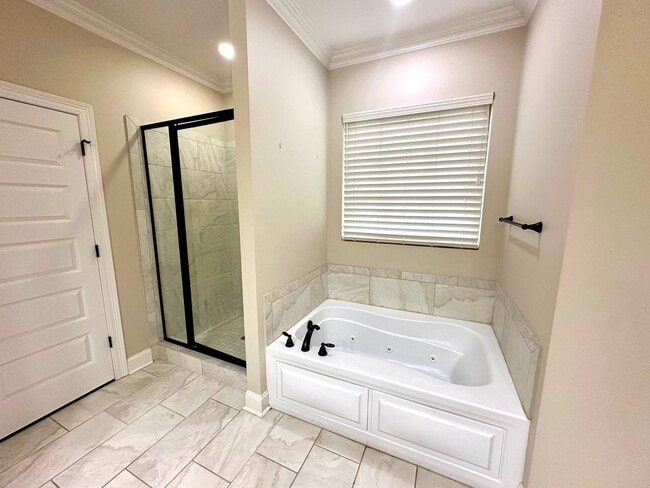 Building Photo - 43283 Pond View Dr