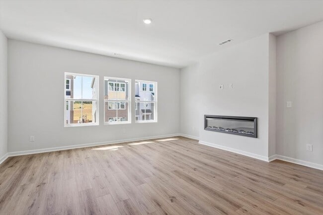 Building Photo - 372 Chesapeake Cmns St