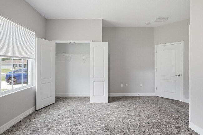 Building Photo - 5574 SW 128th Pl