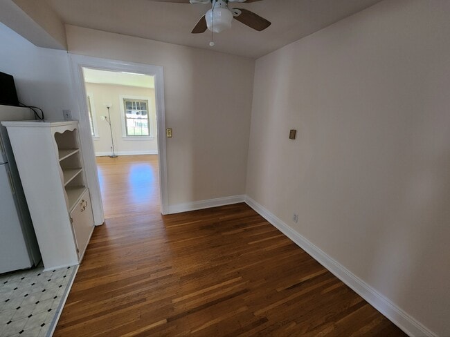 Building Photo - 2124 Village Dr